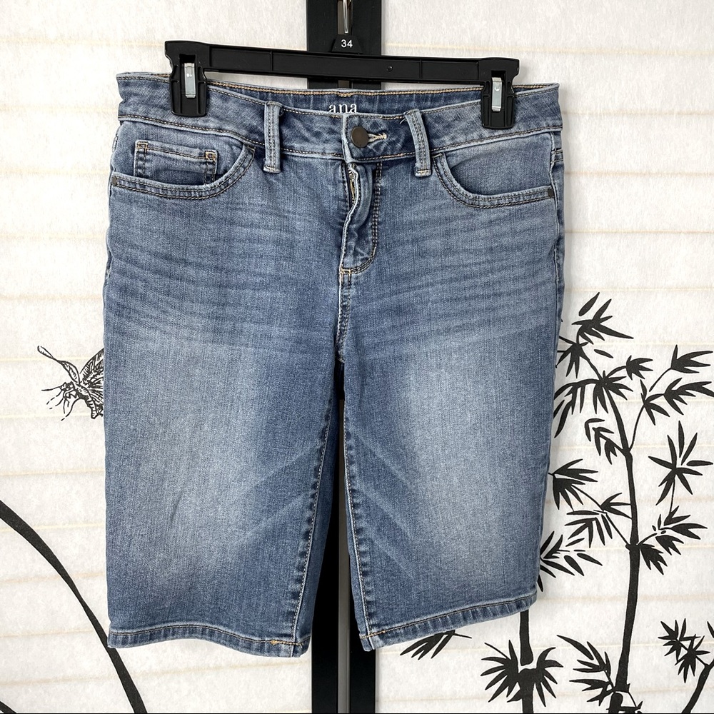 A.n.a. Ana Womens Denim Capri Pants Sz 4 Distressed Medium wash